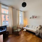 Charmantes 2-Zimmer Altbau Apartment In Koeln Nippes